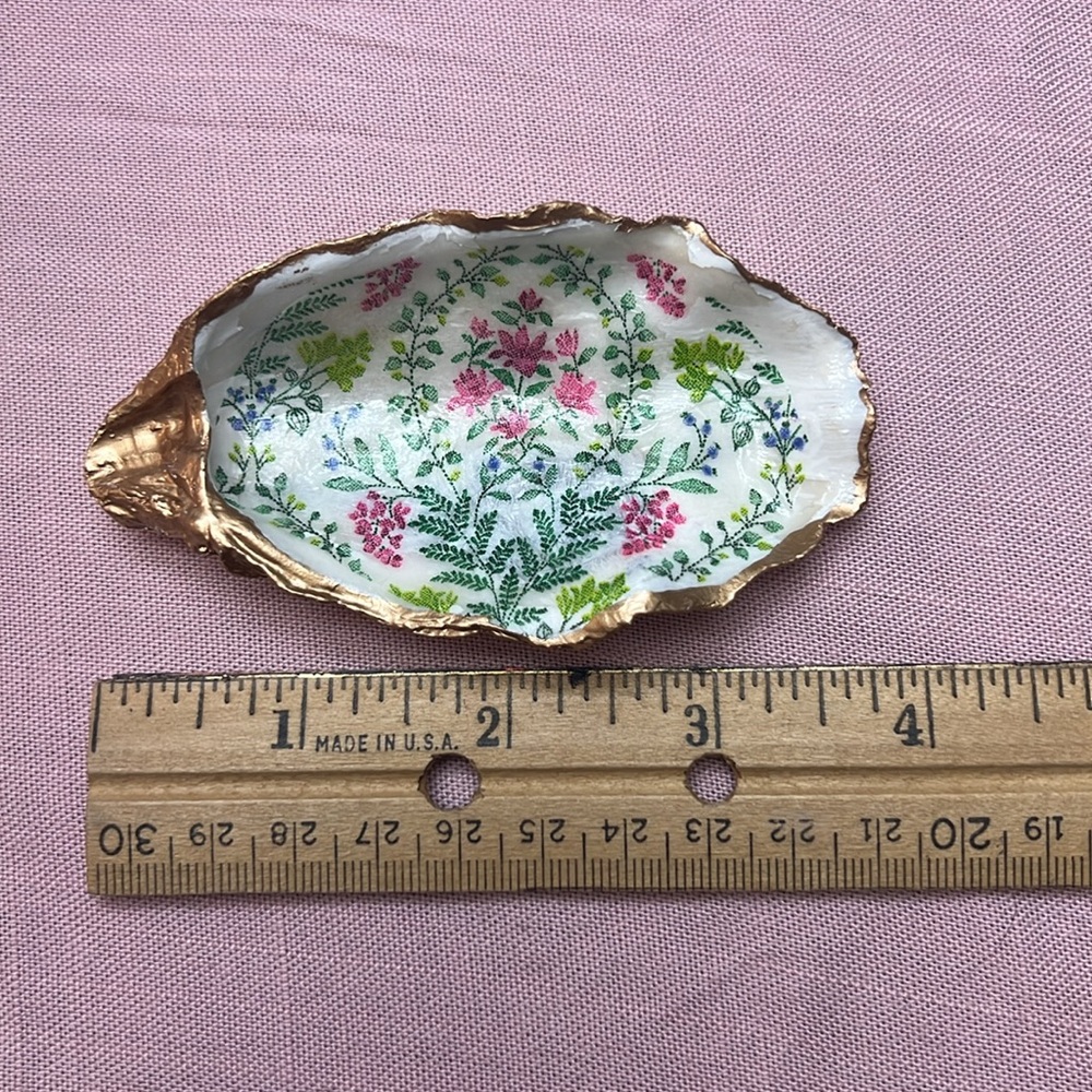 Oyster shell- Floral Decorative Trinket decor Dish with Gold Accents - Picture 10 of 11